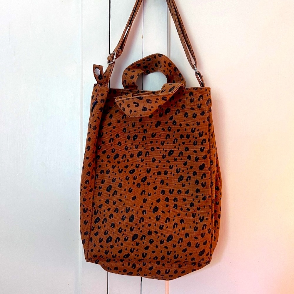 RARE BAGGU cheetah  print laptop duck bag!